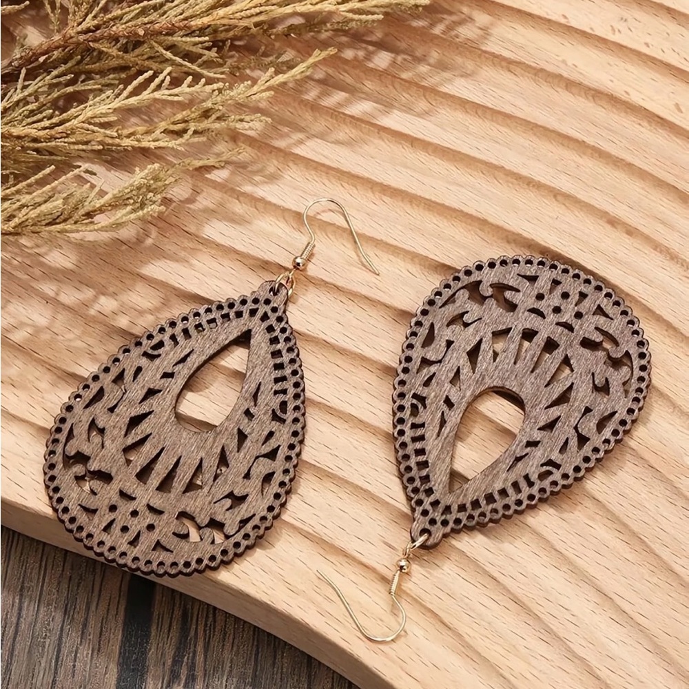 🆕 Boho Style Wooden Earrings (Brown)